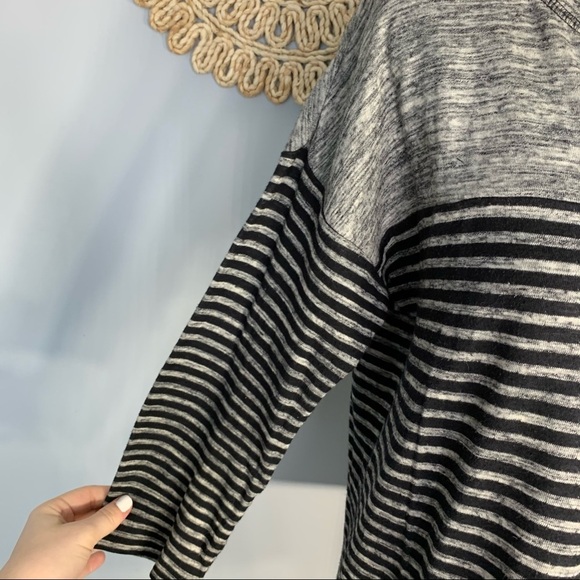 Two By Vince Camuto | Striped V-Neck Long Sleeve - Picture 3 of 7